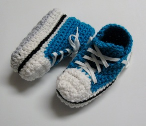 Pantoufles au crochet de style Converse – enfants 2-10 ans / High-Top Slippers for Kids 2-10 years (Converse)